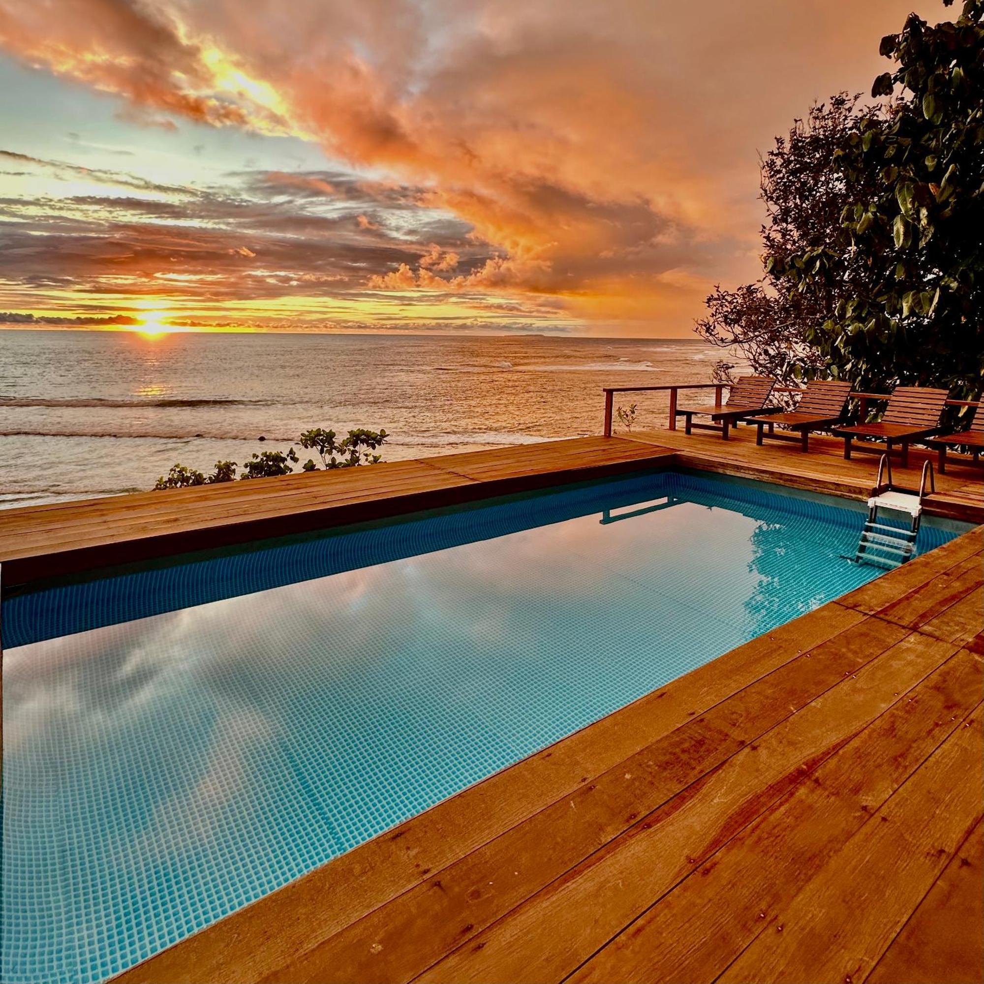 Baturundung Surf Resort Naibos 외부 사진