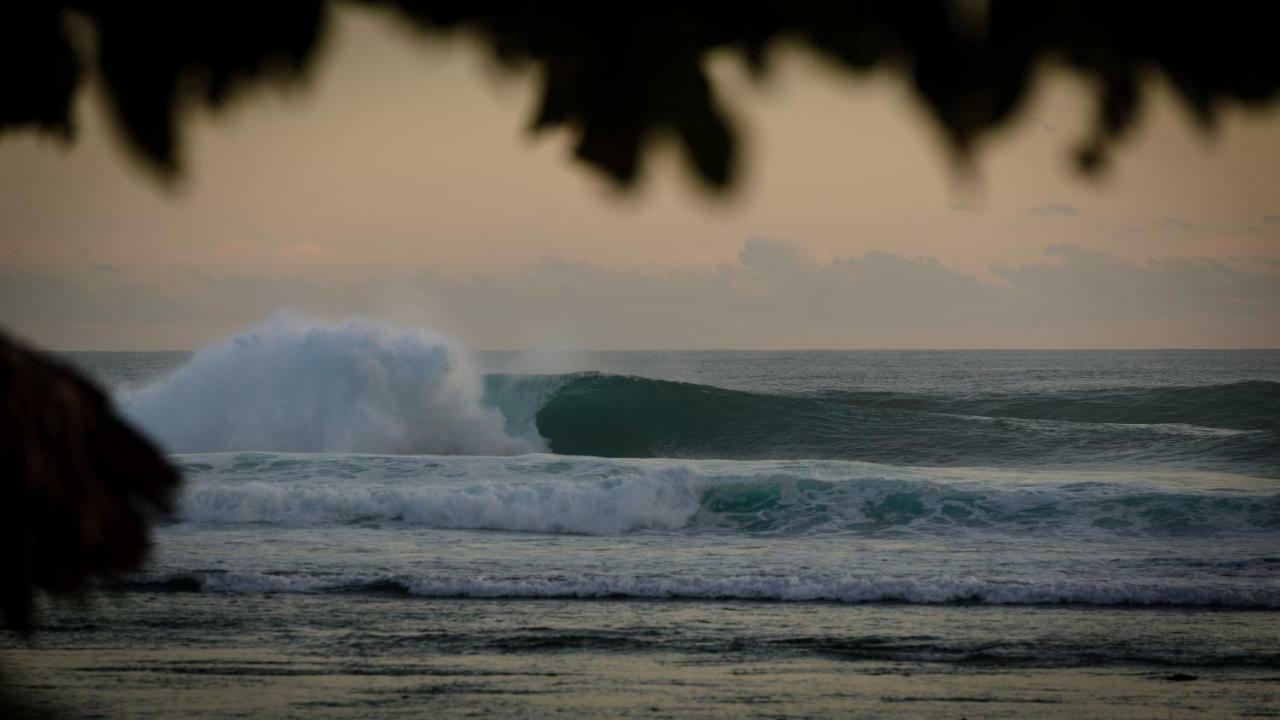 Baturundung Surf Resort Naibos 외부 사진